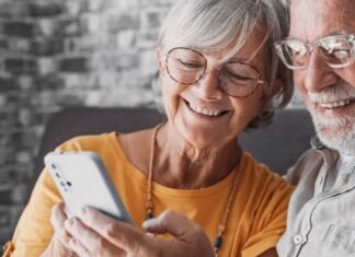 Celular para Idoso: 10 Melhores Modelos Fáceis de Usar em 2026