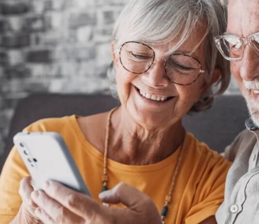 Celular para Idoso: 10 Melhores Modelos Fáceis de Usar em 2026